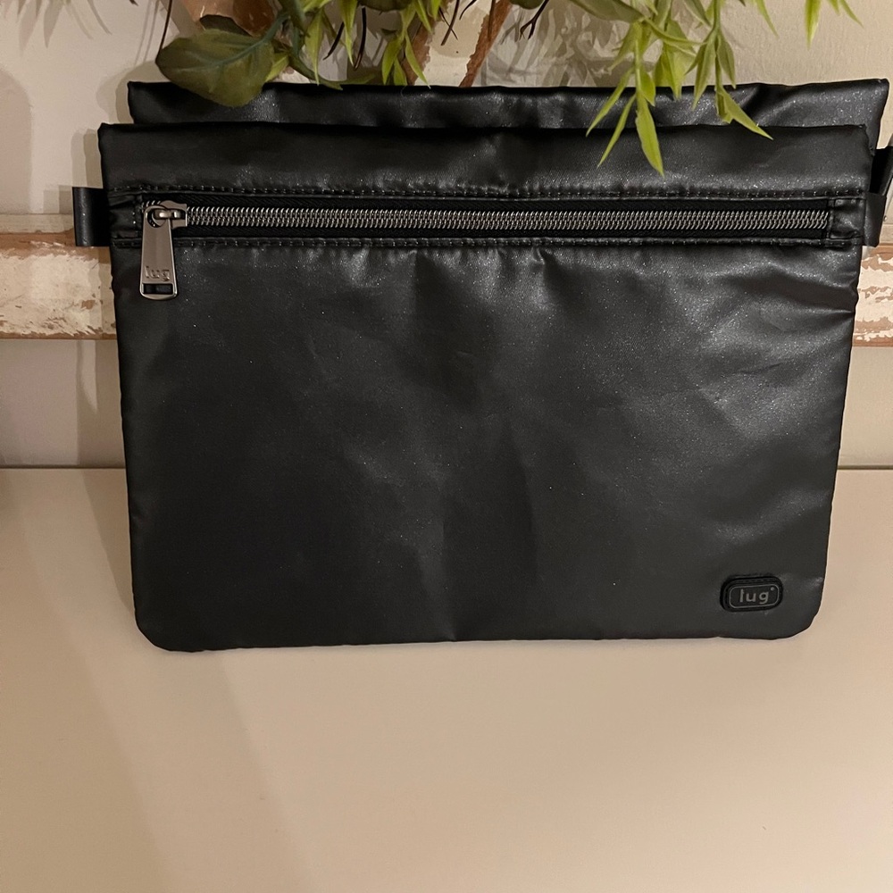 Lug Buoy in Metallic Black